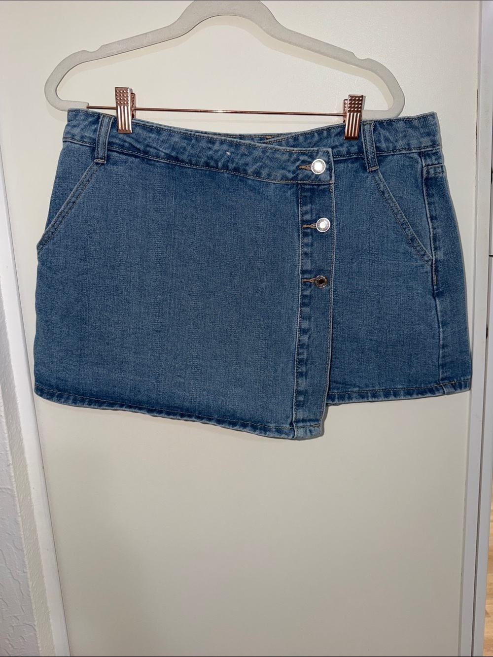 SHEIN Denim Blue Asymmetrical Button-Front Denim Mini Skort - L